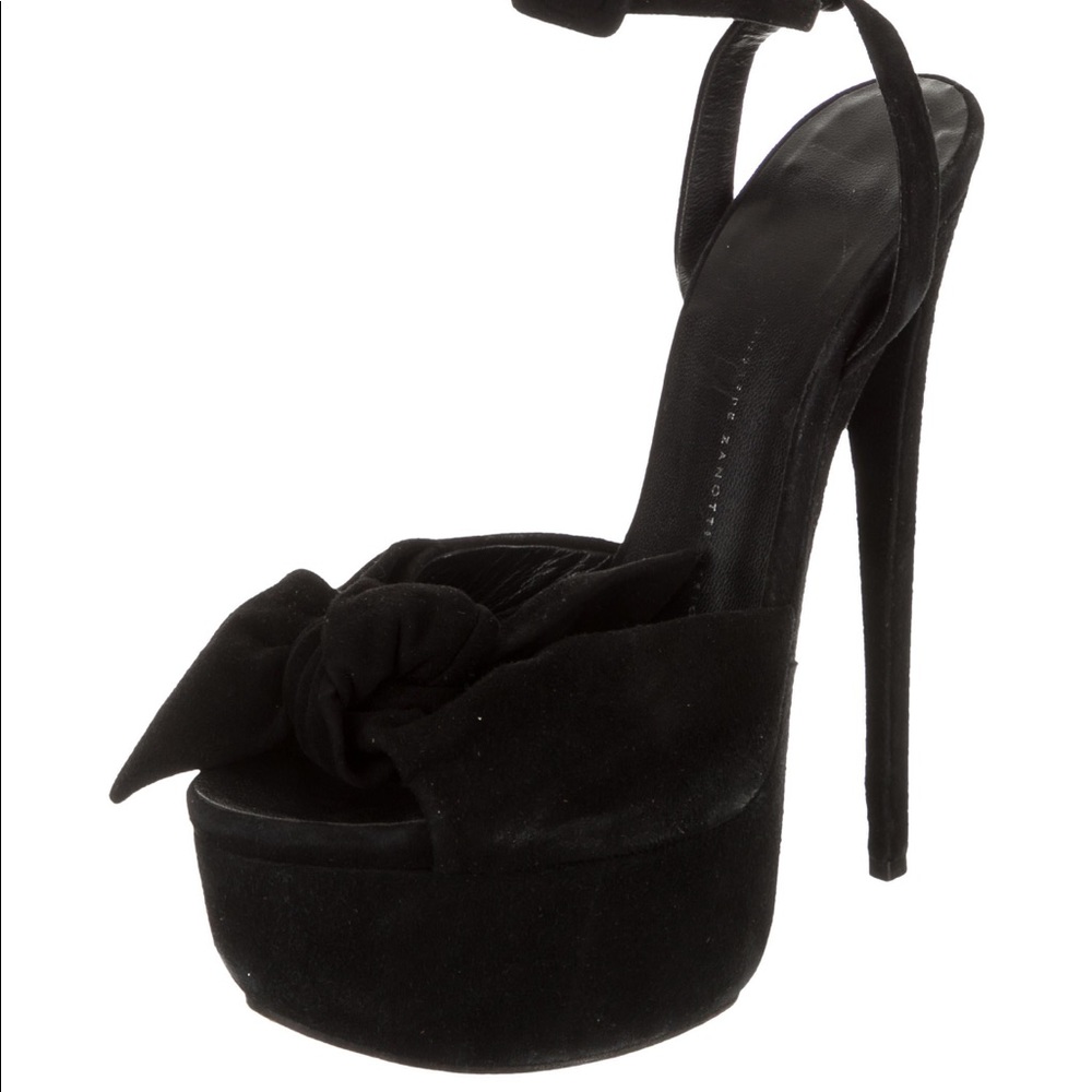 Giuseppe Bow Tie Pumps